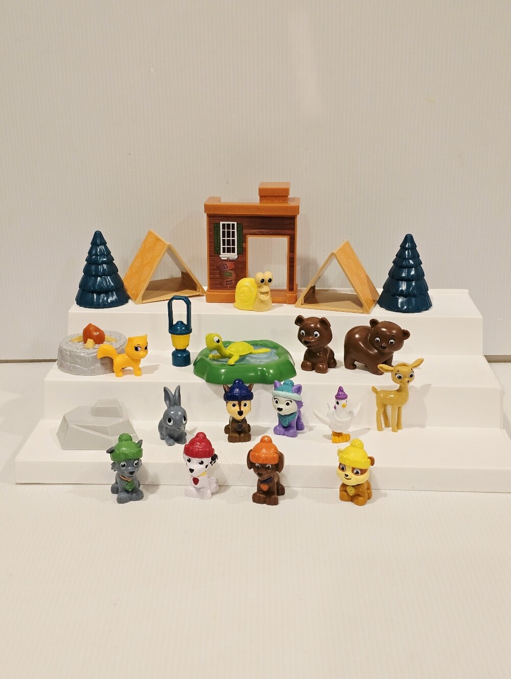 Paw Patrol Winter Camping Rescue Figure Set